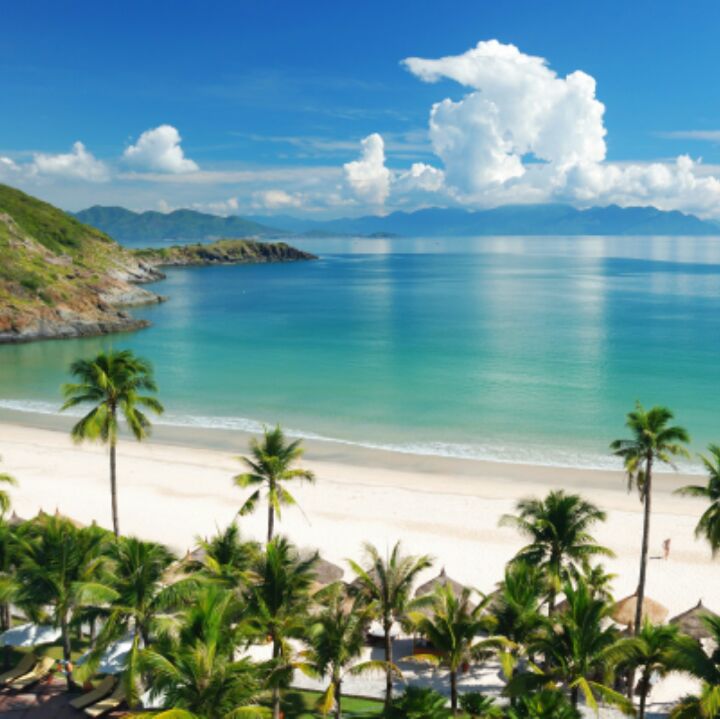 蛟龙出海浪卷天