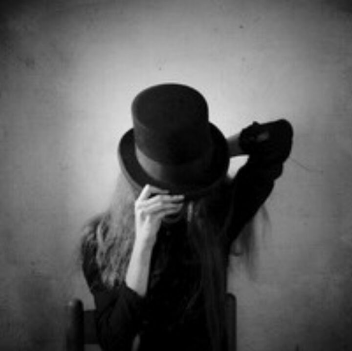 不喝奶茶不爱甜