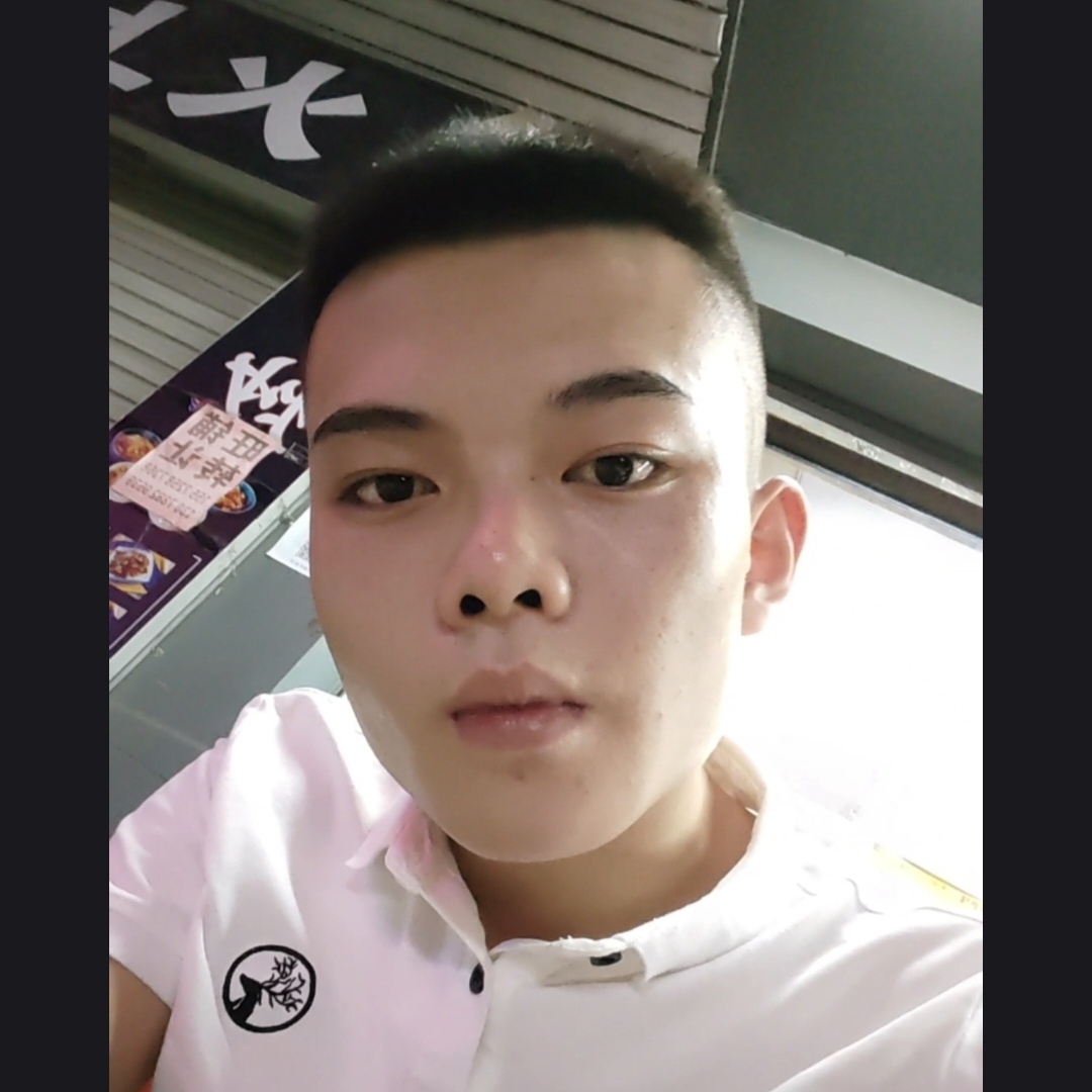 鹅黄色的无脉苔草