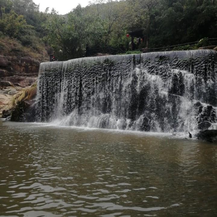 眼里除了钱还是钱^O^