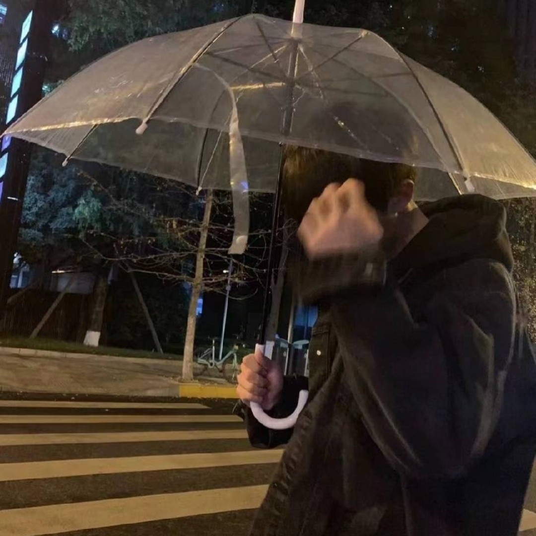 深紫的泡果白刺