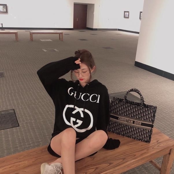 暗紫色的七个泉组