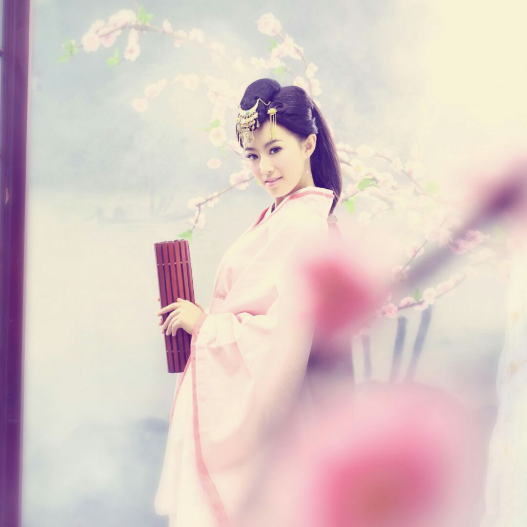 不哭，不闹，不微笑