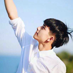 爱吃甘草草莓的气泡水