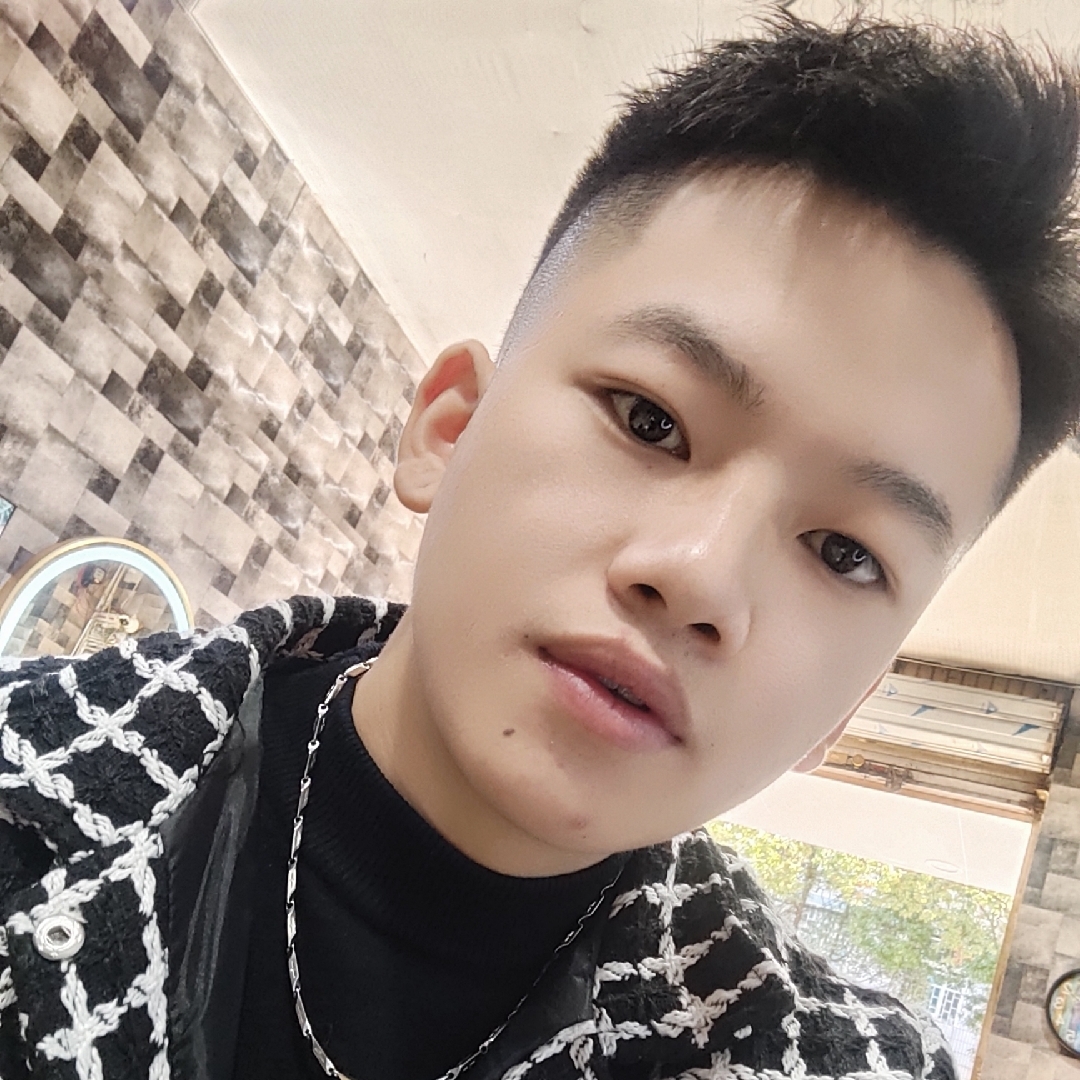 爱吃布丁奶茶的足球