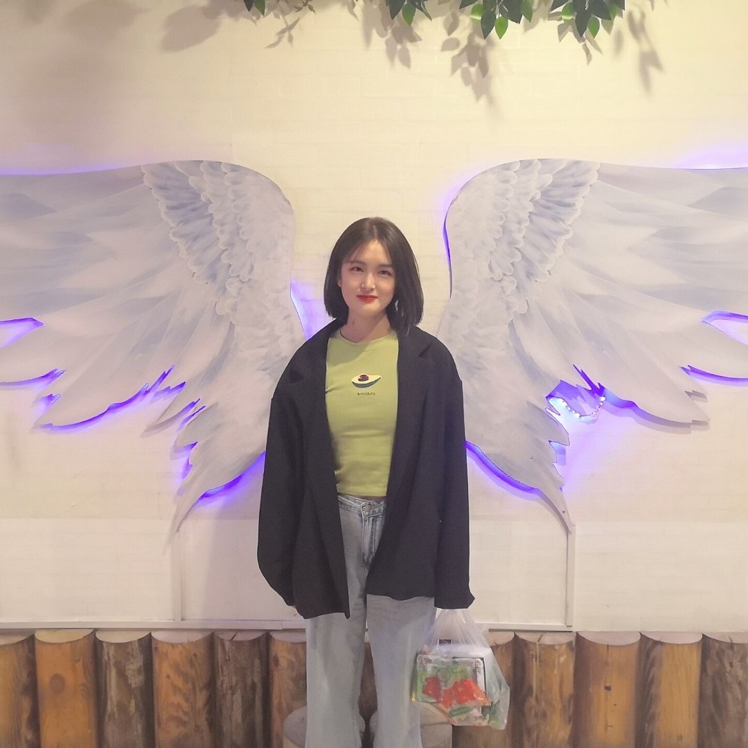 亮红色的菜豆树属qy