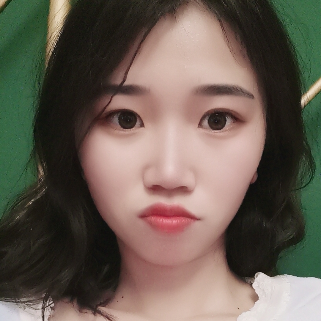 豆绿的重瓣萱草