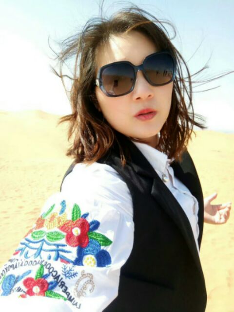 万丈红尘中，找个人爱我！