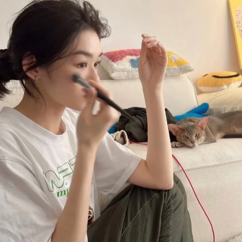 嘴巴无聊吃零食