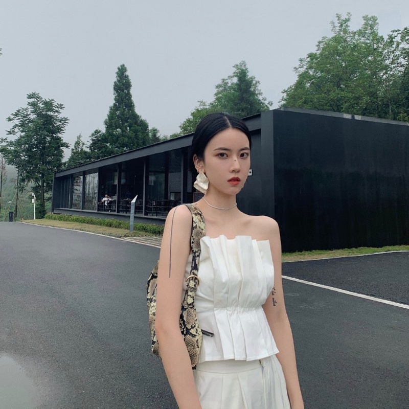 偷偷给你笑一个