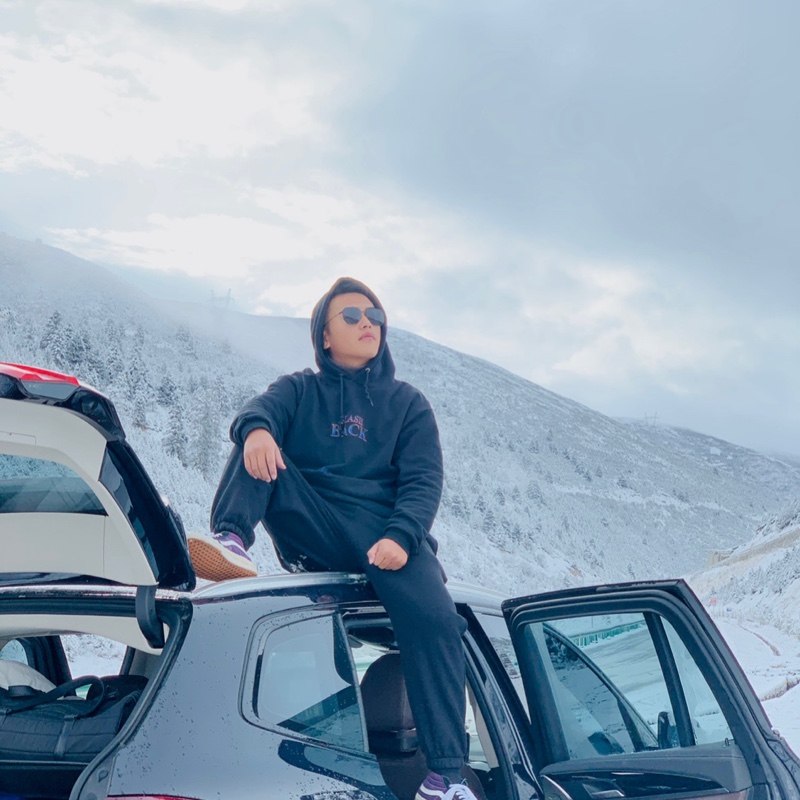 爱买衣服的黑哥