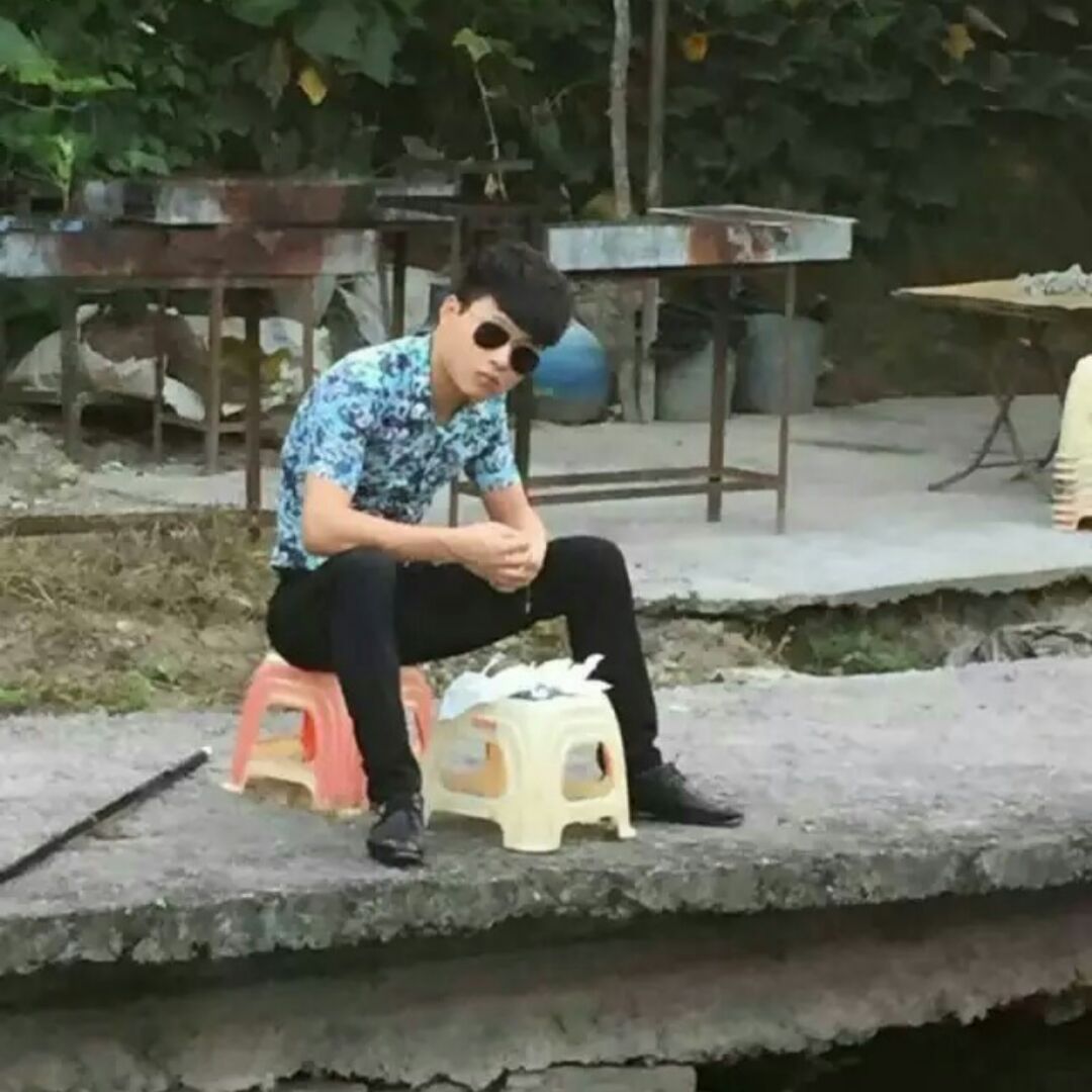 拼搏路上的小俊俊y