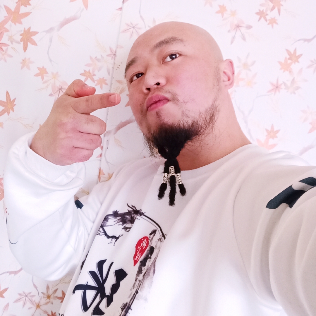 胖叔叔的胡子很扎人