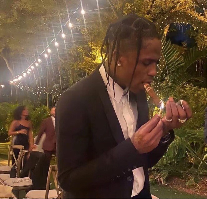 爱吃墨鱼吐司的艾伦