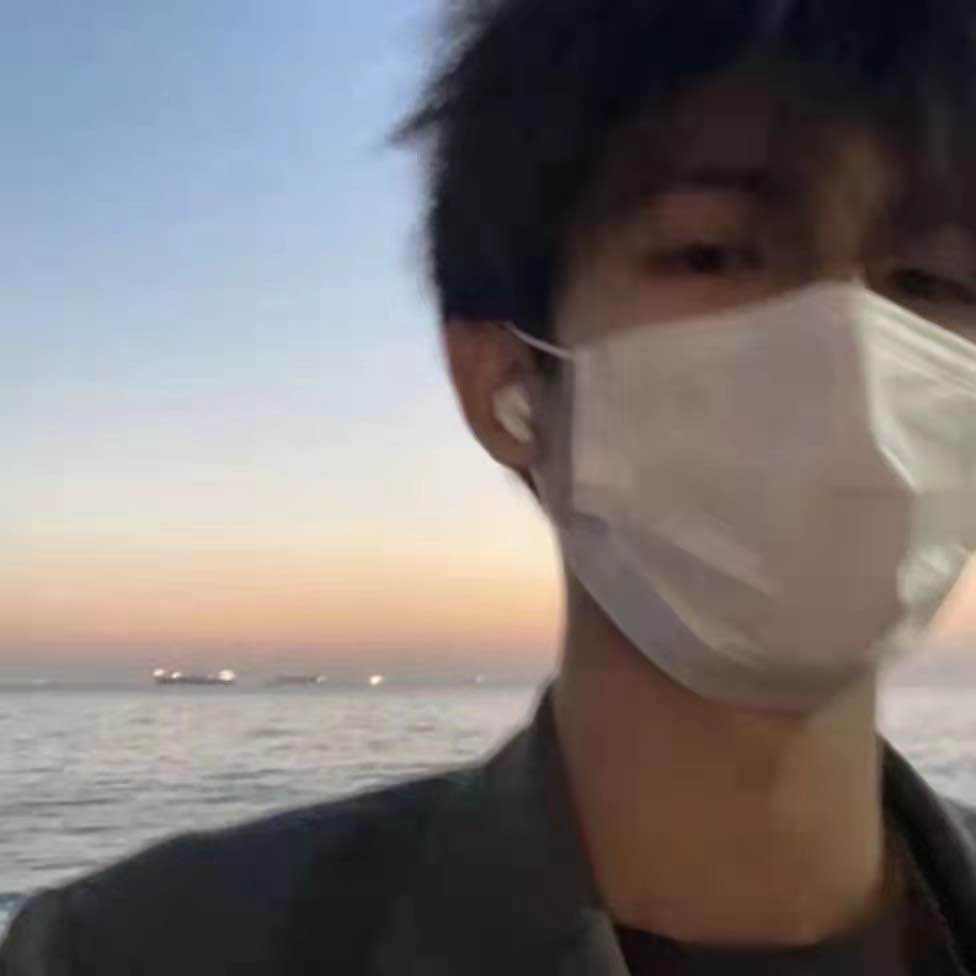 爱吃方便面饼的堡包