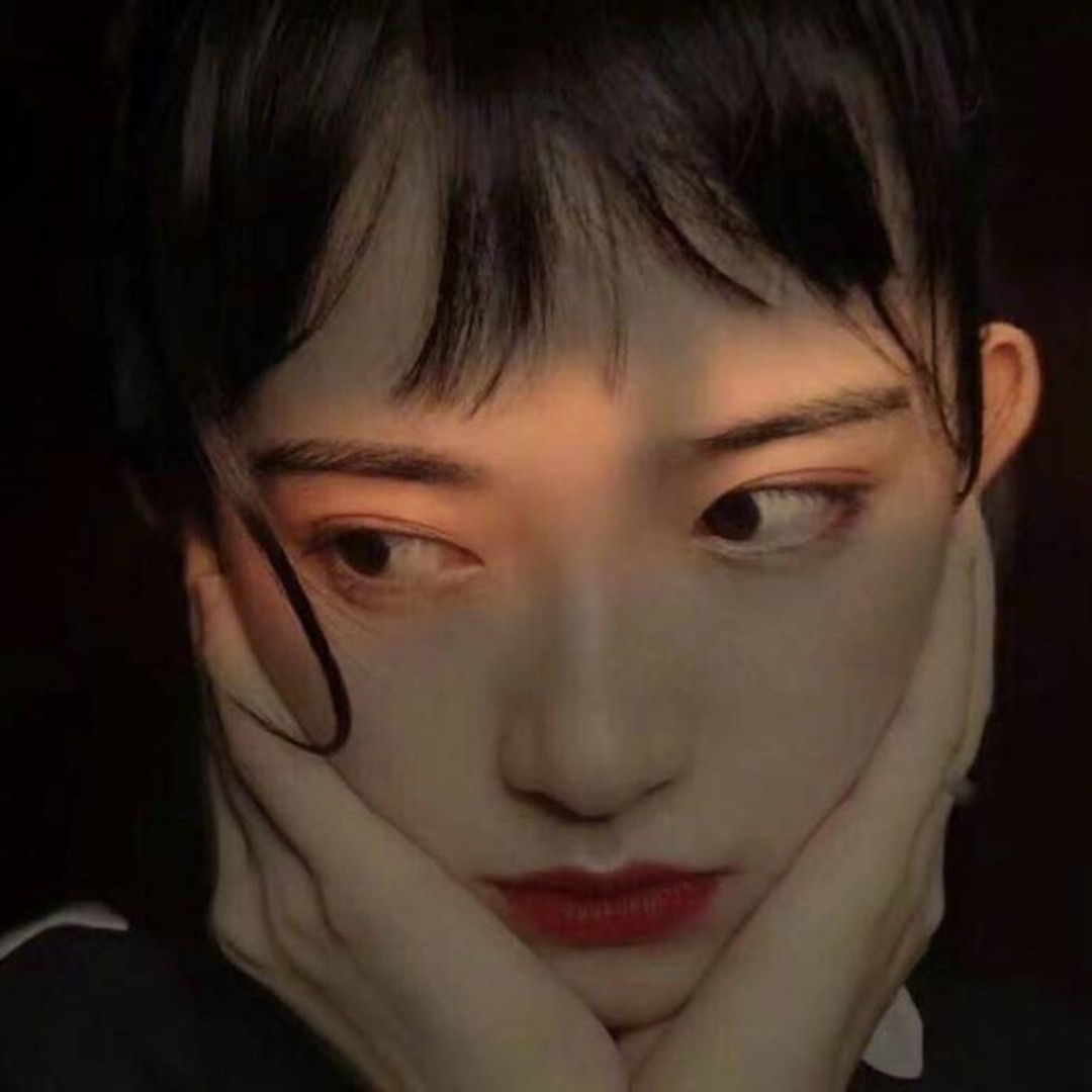 暗紫的一串红唇