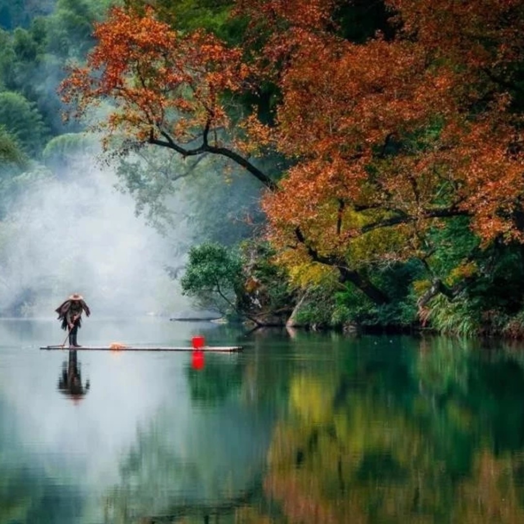 龙蹯虎踞今胜昔