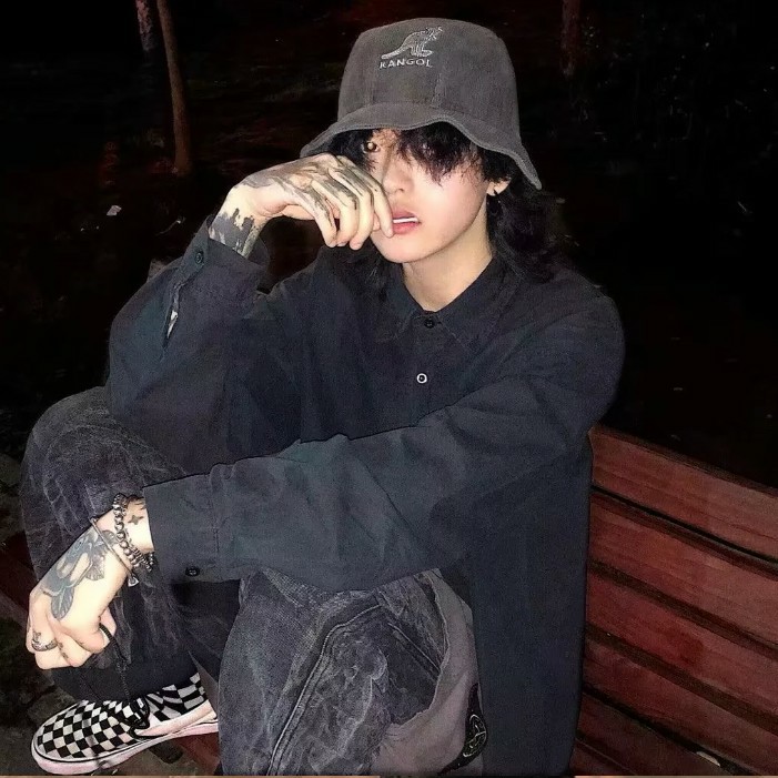 黄色的刺边膜蕨