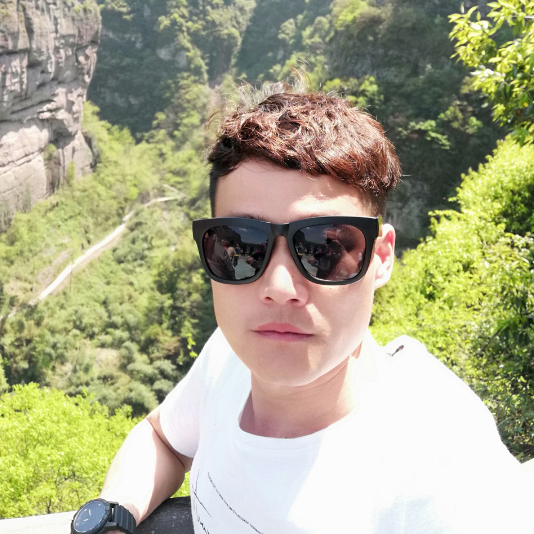 繁华街头De过客