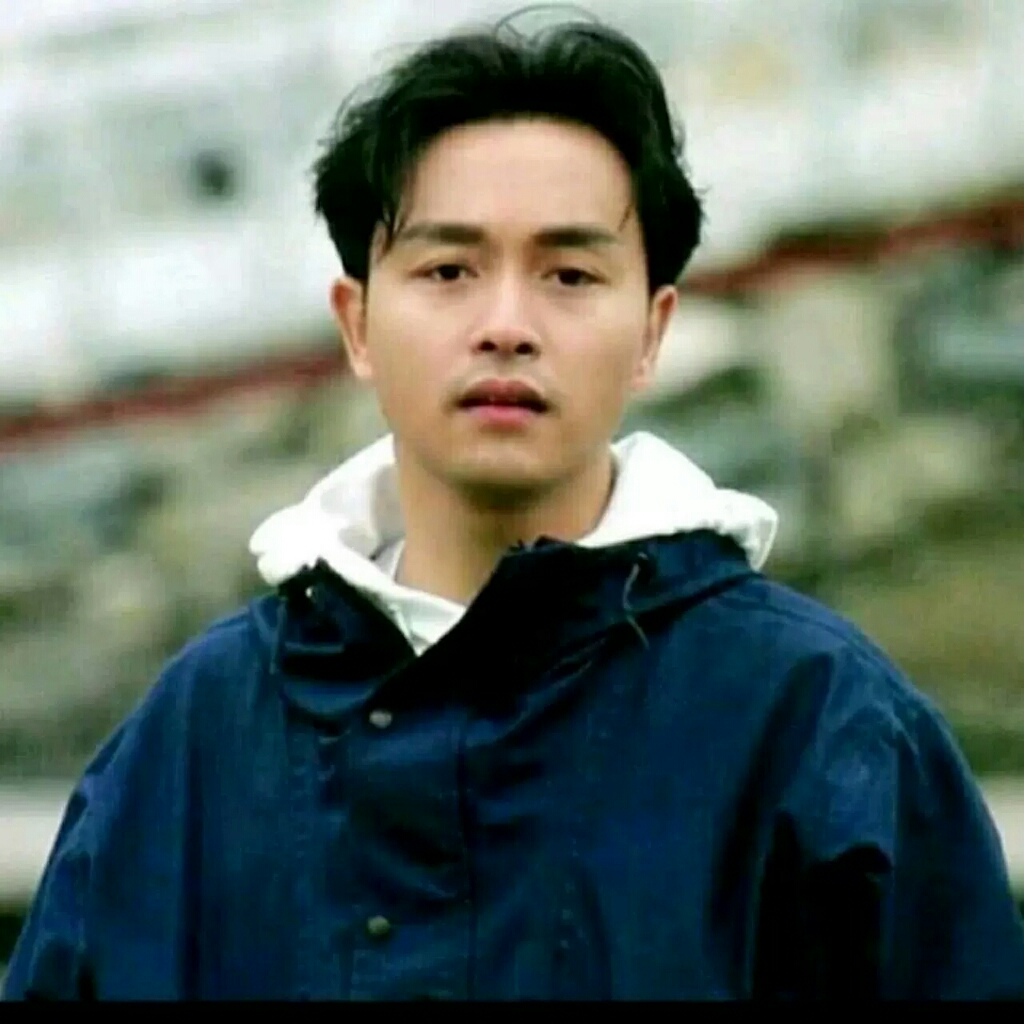 云隙射下的阳光