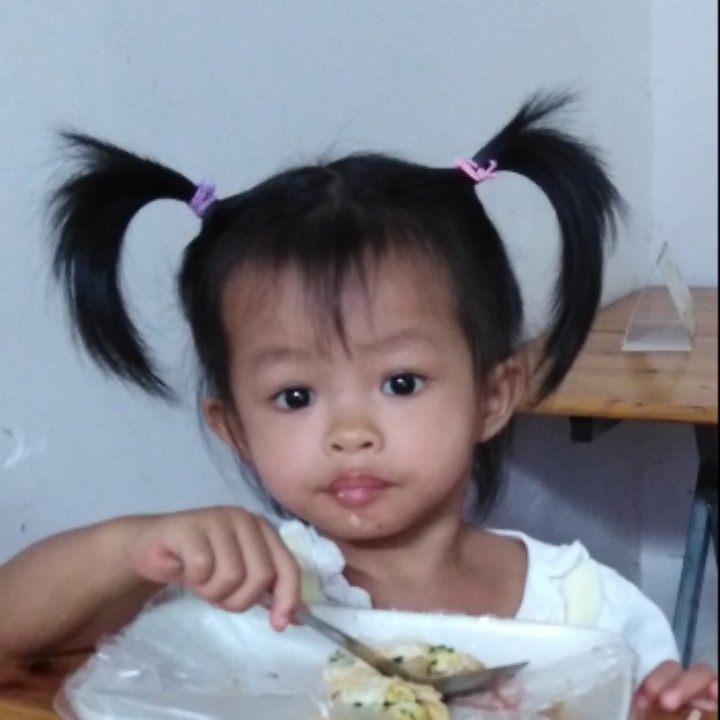 @羊角辫的小女孩