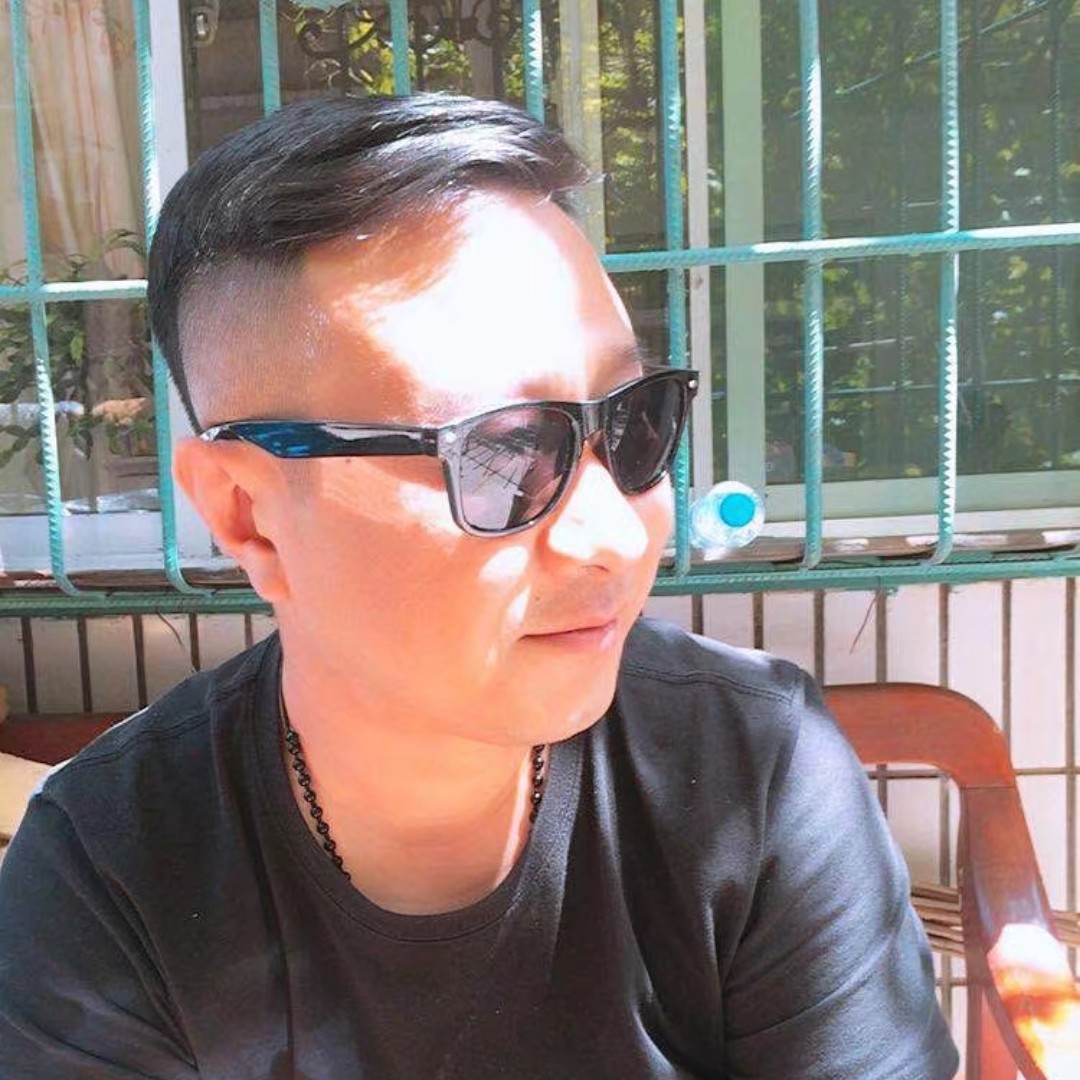 蹦蹦跳跳的老马