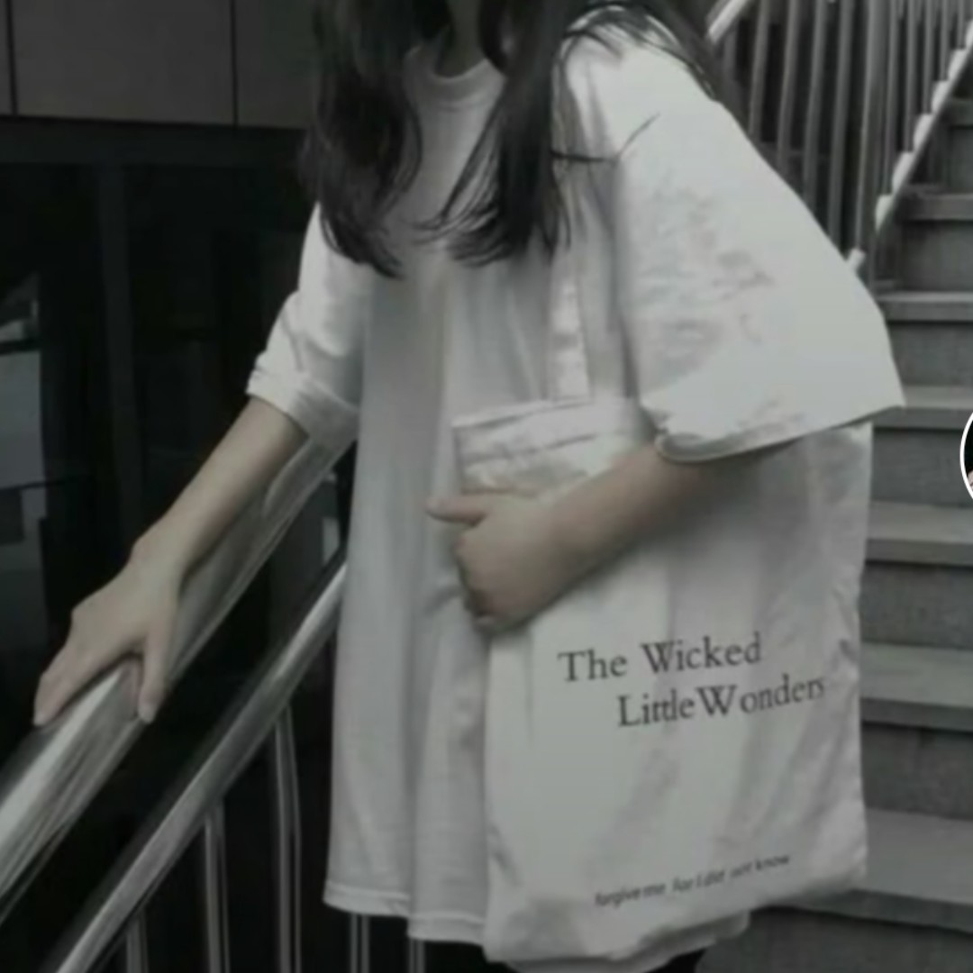 爱吃钵钵鸡串的夏洛