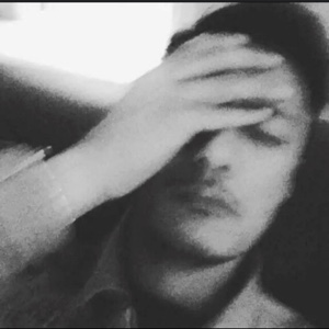 拿磨光机的大叔