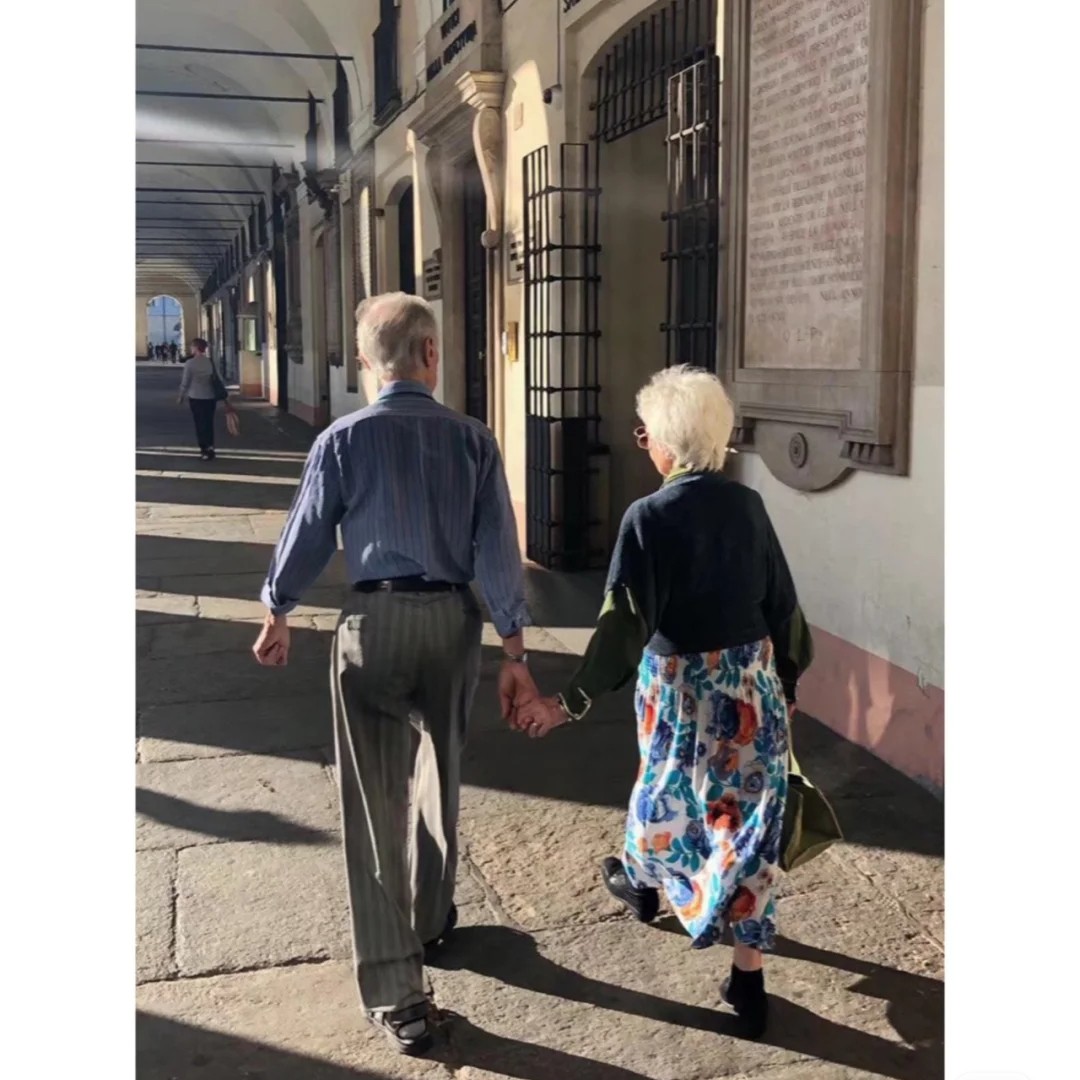 稍息立正向前看啊哈