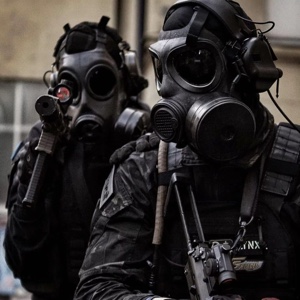 爱吃肉的小男孩