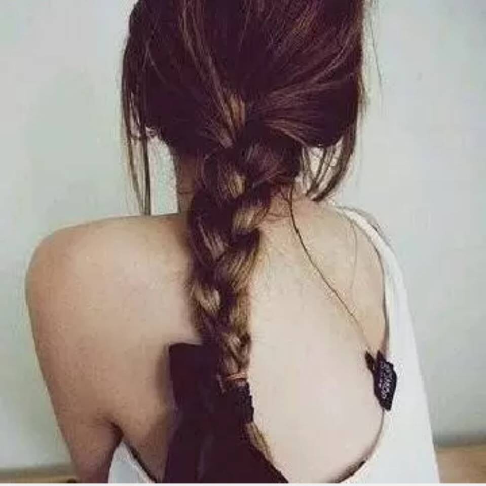 暗红色的布迪椰子