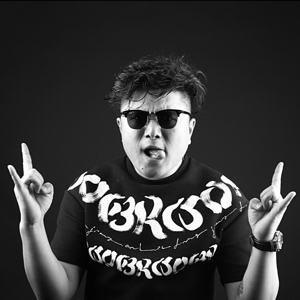 张牙舞爪很健壮