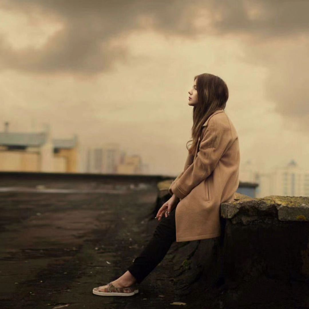 粉白的尖瓣花属