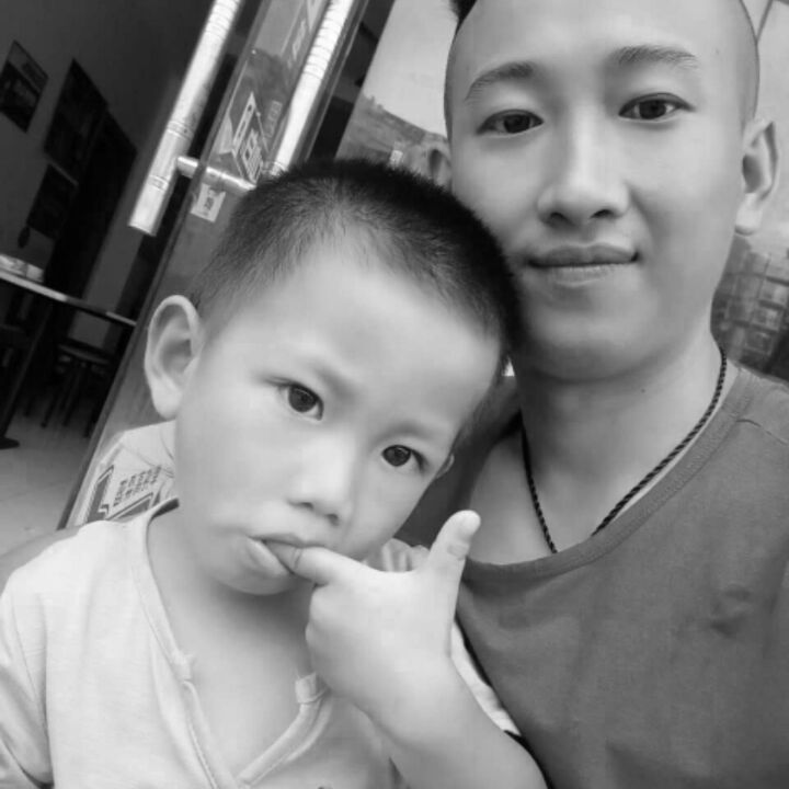 会说话的仔仔很严格