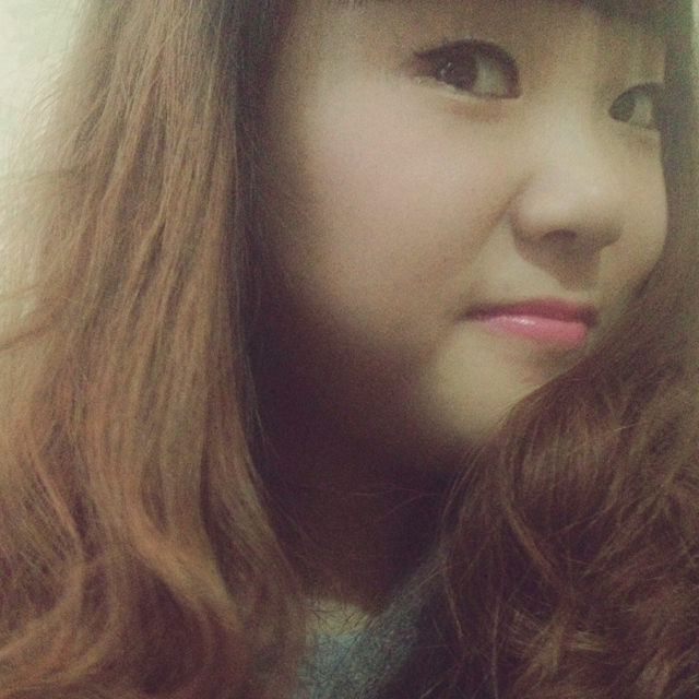 淡蓝色的乔松凤凤