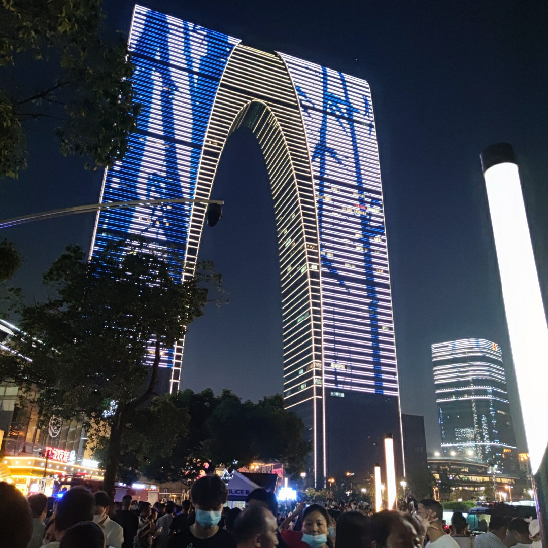 爱吃一口香的香槟