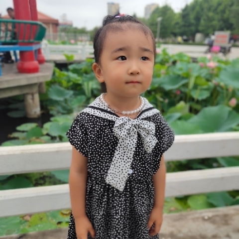 爱吃爱生活的女生