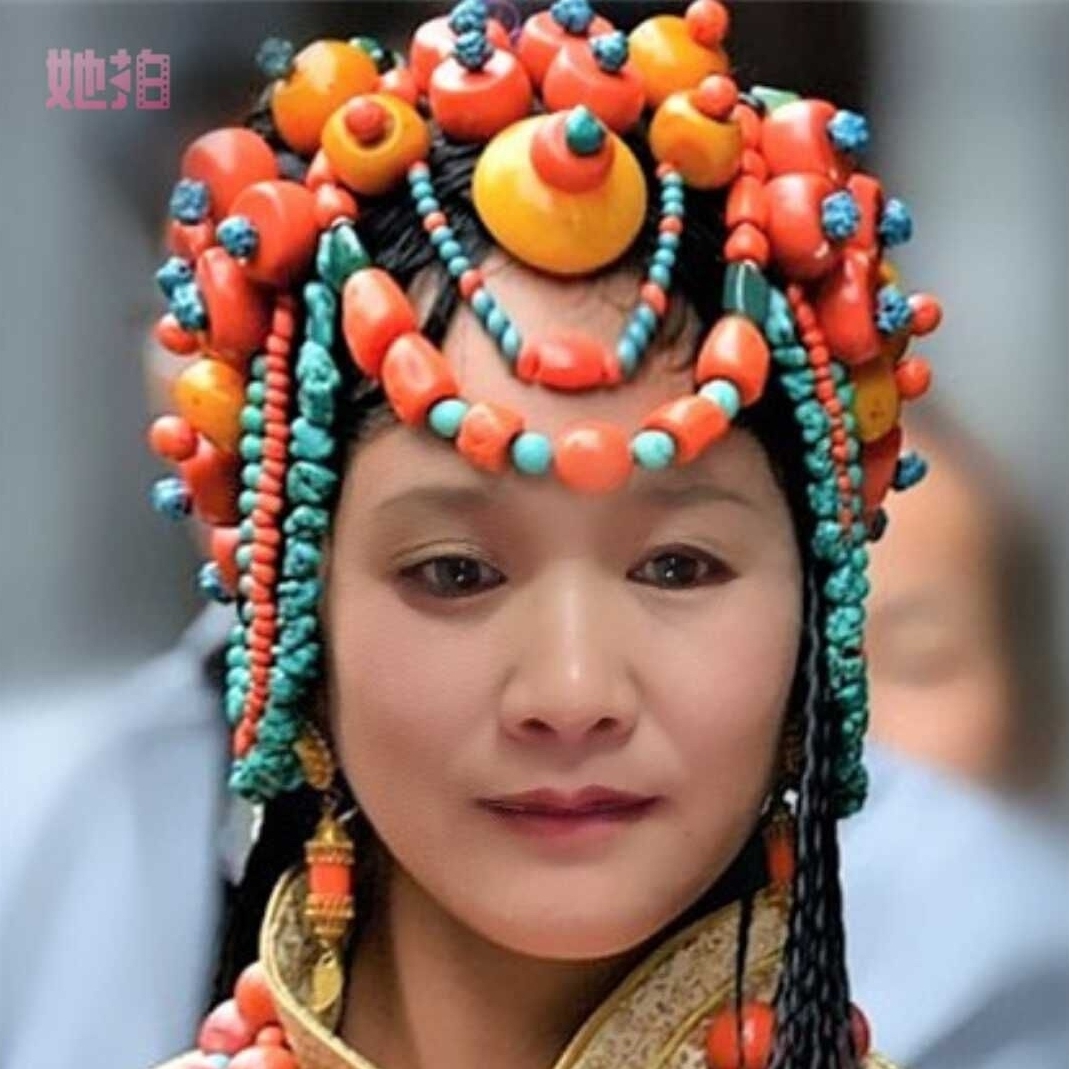 深黄色的东京桐属