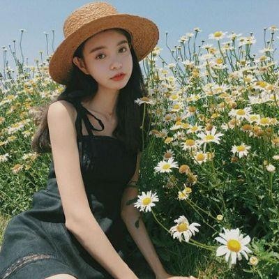 芥末黄的丝柏云