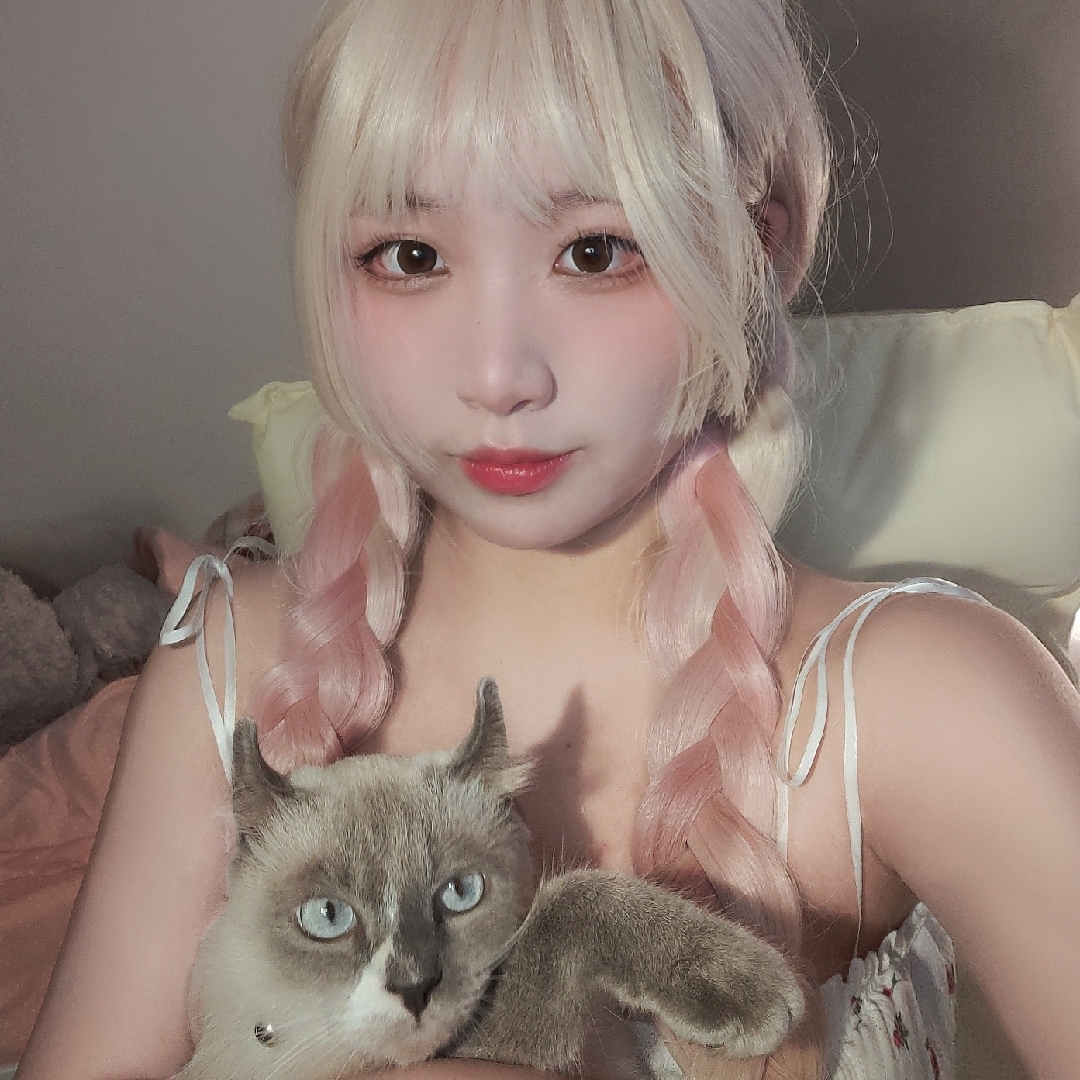 爱吃蜜汁烤鸡腿的泡芙