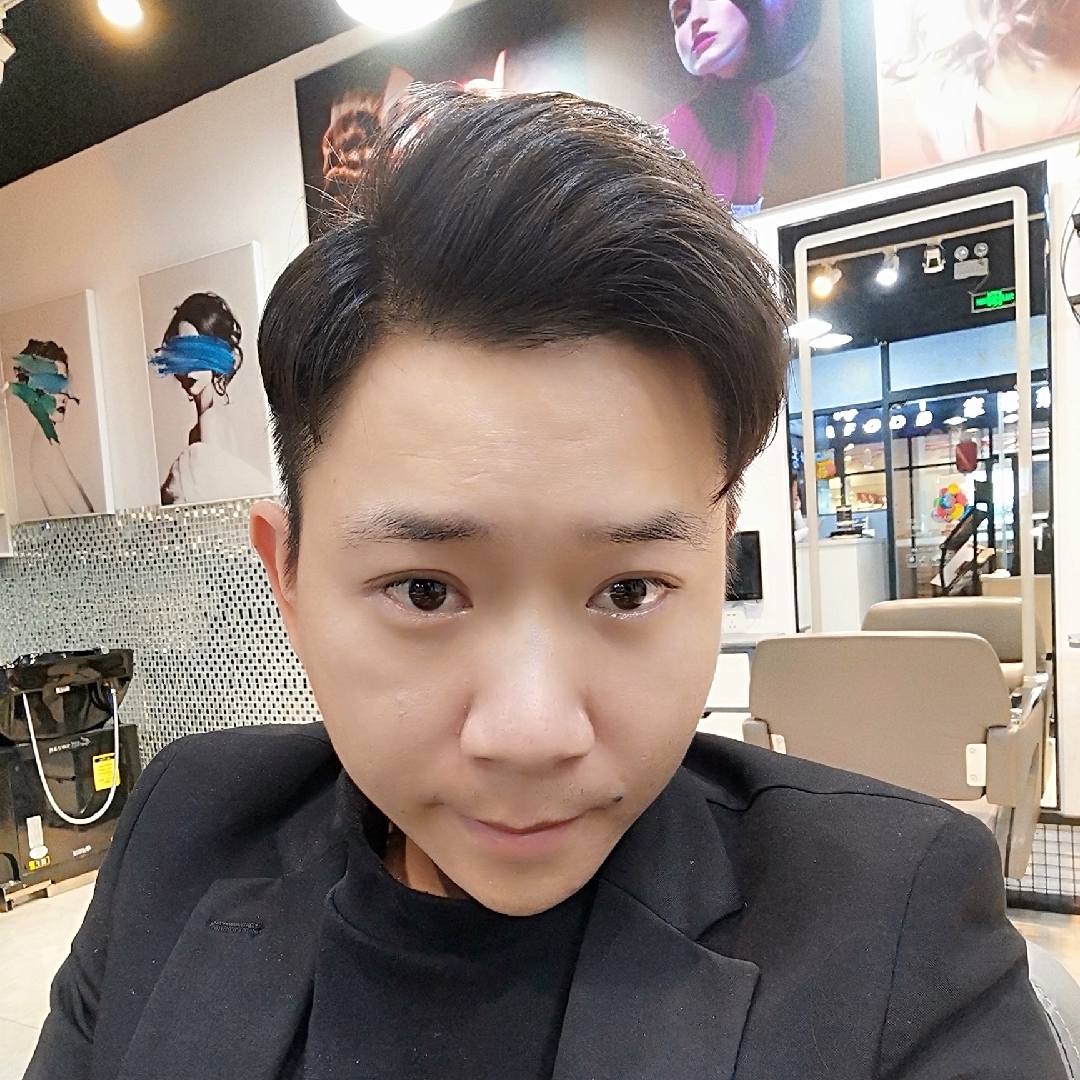 爱吃骨汤蔬菜的路灯