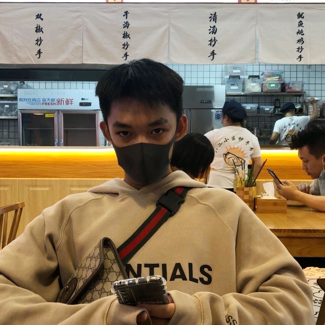 离兮爱吃焦糖布丁