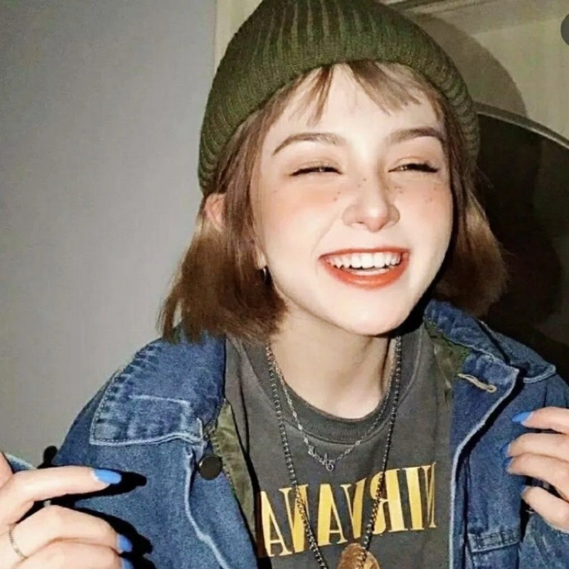 爱吃糖块泡芙的麦唛