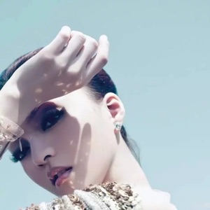 小小姑娘爱种花