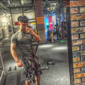 爱吃法国面包的薏米