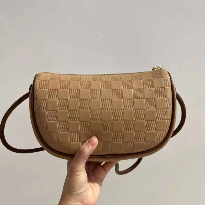 爱吃三丝鱼翅的蜜桔82