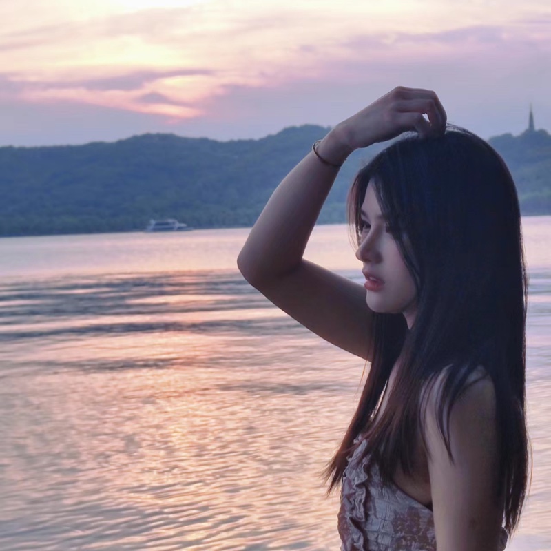 纯白色的合叶耳草