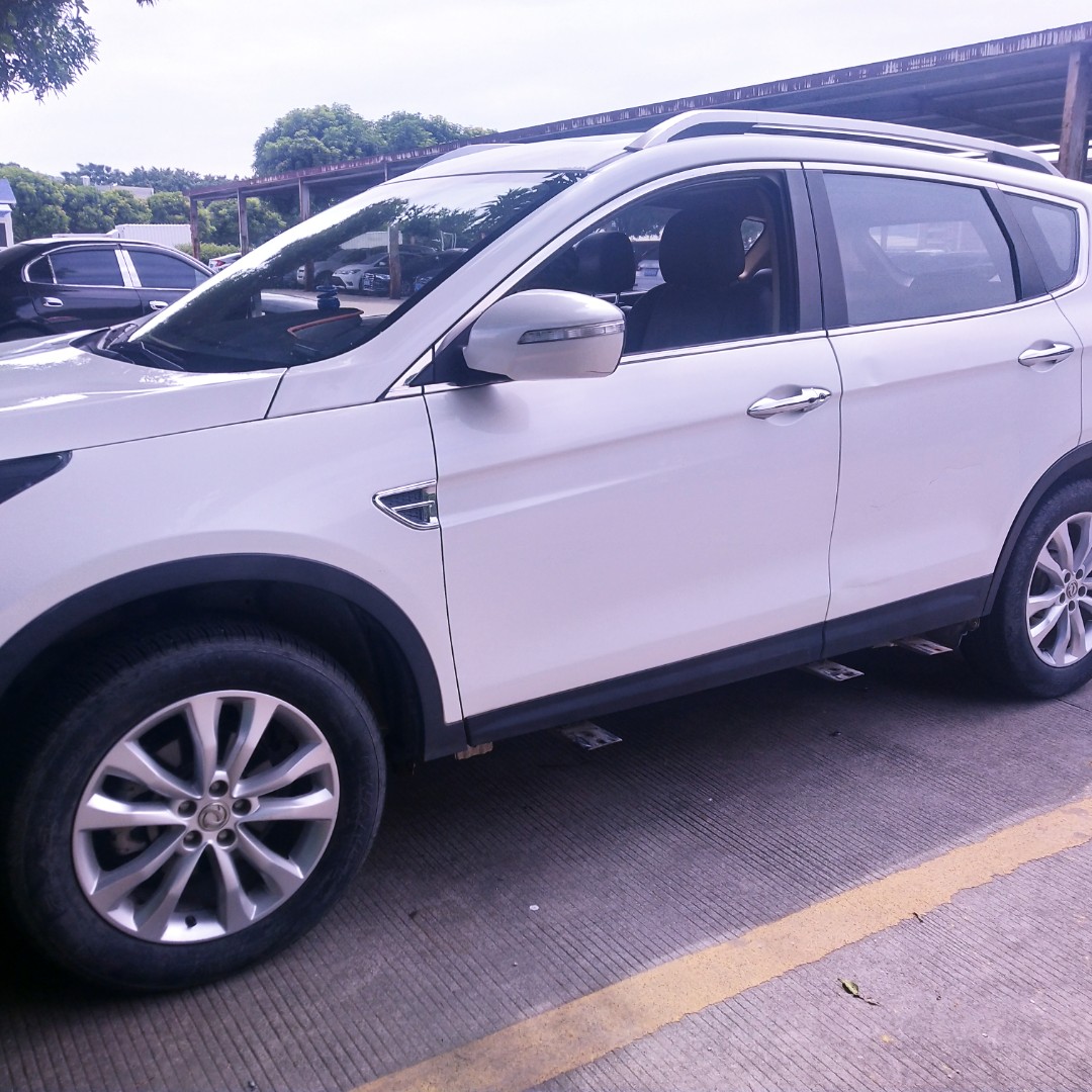 天空飘着兰天白云