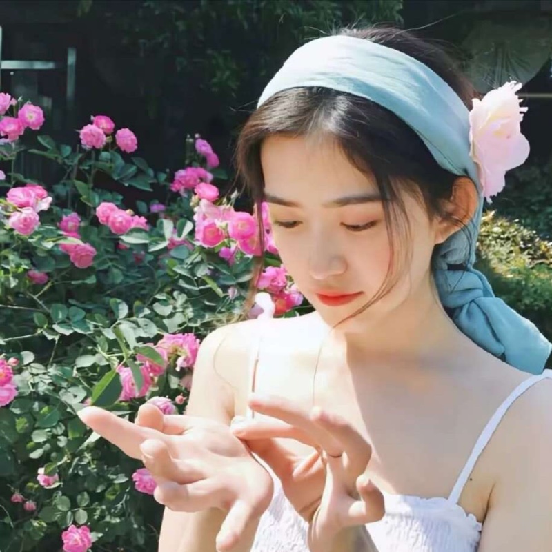 掐住一只小呆橘