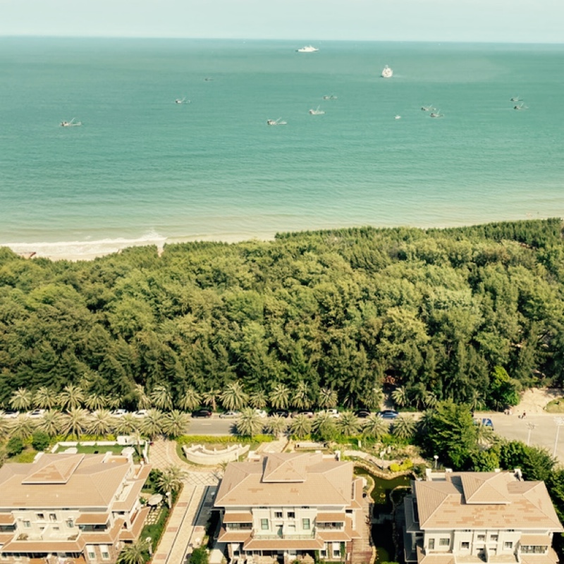 深红色的桃红葡萄酒